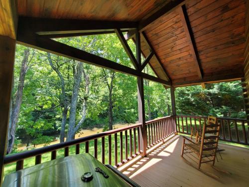 New River Trail Cabins in Galax, USA