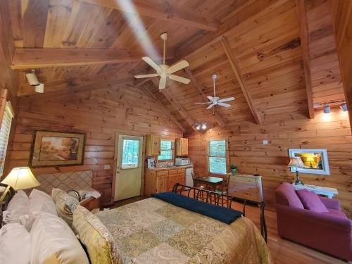 New River Trail Cabins in Galax, USA