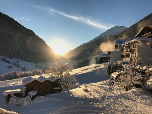 Okružje, Nauers in Kappl