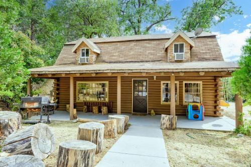 Mountain Trail Lodge Vacation Rental in Oakhurst (Kalifornia)