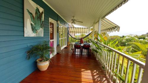 Bungalow de 2 chambres a Bouillante a 100 m de la plage avec vue sur la mer jardin amenage et wifi - Location saisonnière - Bouillante