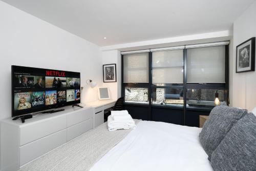 SPACIOUS 2 Bedroom, 3 Beds 2,5 Bathroom, TRAFALGAR SQUARE