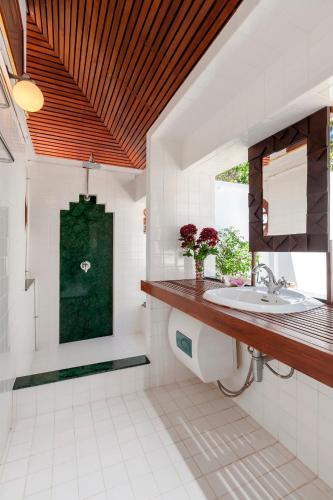 Baan Khunying - Secluded Phuket Beachfront Villa - SHA Certified