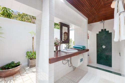 Baan Khunying - Secluded Phuket Beachfront Villa - SHA Certified