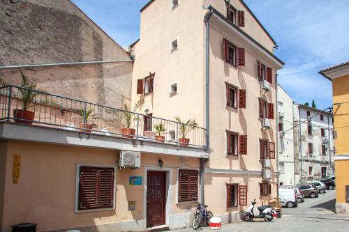 ทัศนียภาพภายนอกโรงแรม, Arcobaleno Apartments in พิราน