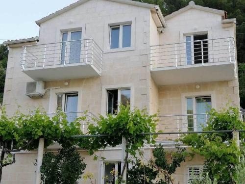  Apartments Kalajžić in Pučišća