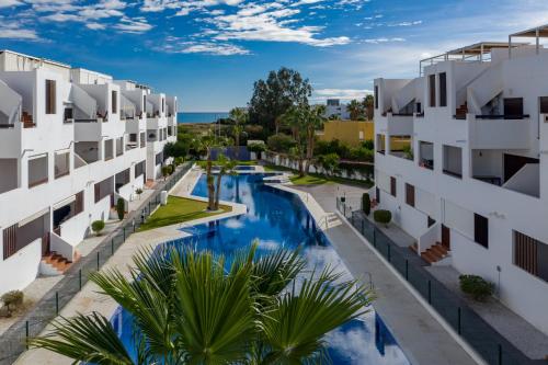 Apartamentos Paraíso Vera Playa, Ático Alborada con solárium grande privado, a pie de playa, WIFI