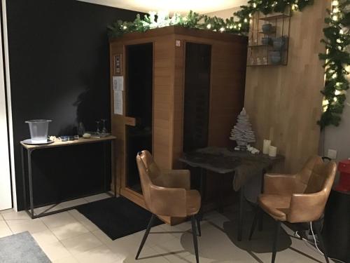 Masszázs, Studio Gardenroom Guesthouse De Steenberg met wellness & tuinzicht in Geel