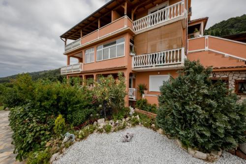 Apartment in Mundanije with Seaview, Terrace, Air condition, WIFI (3748-4)