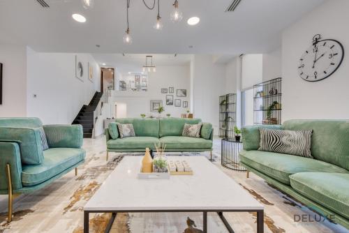 Outstanding 3BR at Sadaf 7 JBR by Deluxe Holiday Homes, Dubaj