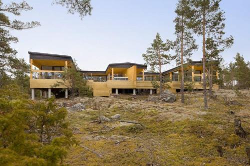Seija's Modern Villa with Hot tub