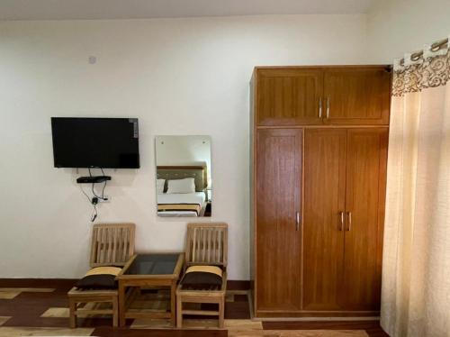 Deluxe Double Room (2 Adults + 1 Child) image 3