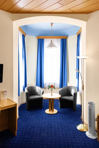 Double or Twin Room with Private Bathroom image 10