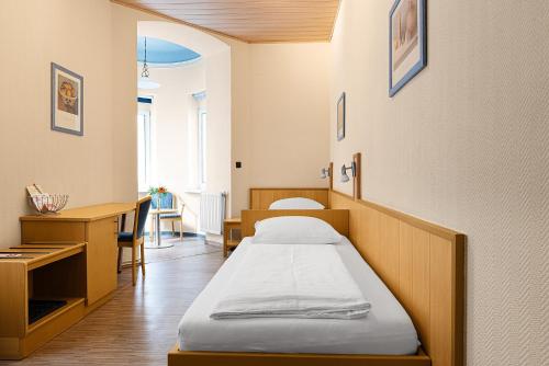 Double or Twin Room with Shared Toilet image 7