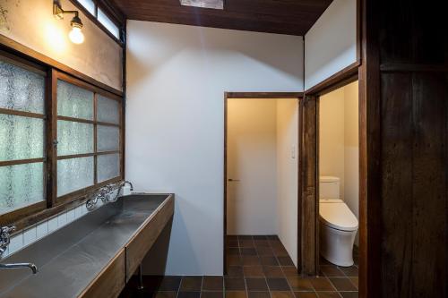 Bathroom, 平野邸 Hayama in Hayama