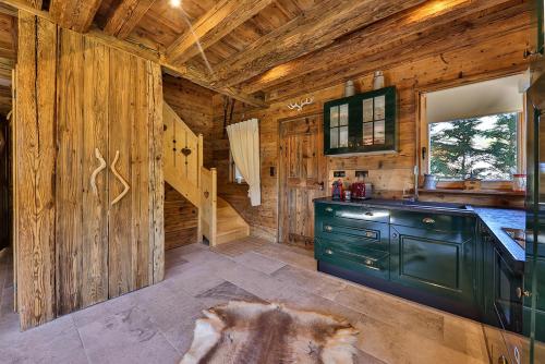 virtuve, Chalet Hohneck 4 étoiles, vieux bois et pierre, SPA, sauna, borne de recharge (Chalet Hohneck 4 etoiles, vieux bois et pierre, SPA, sauna, borne de recharge) in Stosvīra