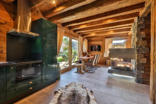 virtuve, Chalet Hohneck 4 étoiles, vieux bois et pierre, SPA, sauna, borne de recharge (Chalet Hohneck 4 etoiles, vieux bois et pierre, SPA, sauna, borne de recharge) in Stosvīra