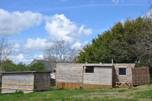 Cosy and rural Lodge at Goldhill Glamping