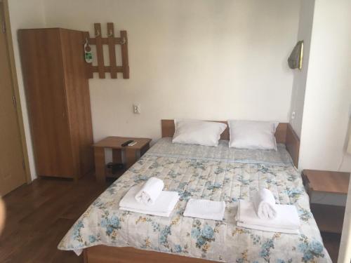 1 double bed