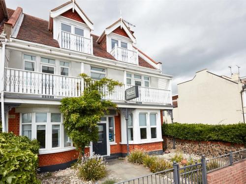 Beaches Guest House - Westcliff-on-Sea