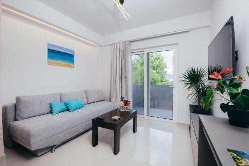 Corner45 Apartments in Kalamaki Center, by ZanteWize 2