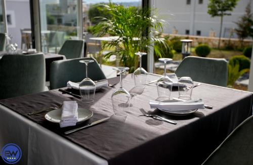 Blue Water Hotel - image 12