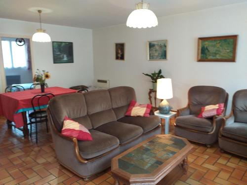 Meublé 3 pièces gîte à louer Épron