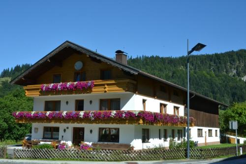 Appartements Schmiedererhof, Pension in Walchsee