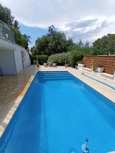 Villa de 8 chambres avec piscine partagee jardin clos et wifi a Saint Raphael