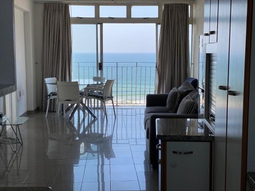 86 windermere self catering apartments in Marine Parade