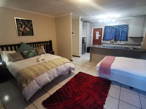 Harties Honeymoon Suite with Dam View Hartbeespoort