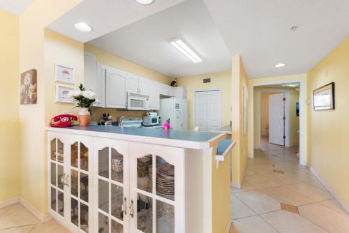 Gulf front condo in highly rated Tides Beach Club TBC564 - image 4