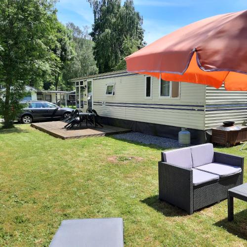  Luxe-stacaravan op bekende visserscamping in Blier