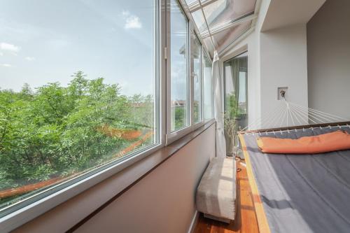 Central Flamingo 2BD Flat - Balcony & Fast WiFi by Flat Mаnager, Sofia (Foto 3)