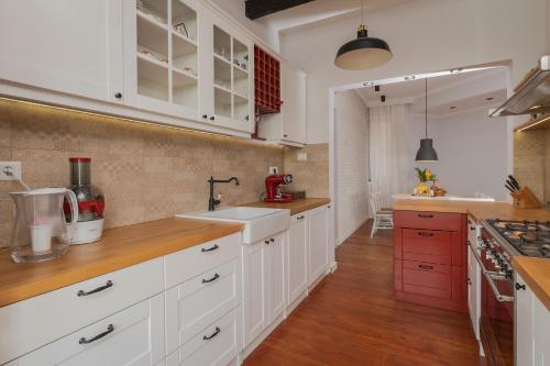 Central Flamingo 2BD Flat - Balcony & Fast WiFi by Flat Mаnager, Sofia (Foto 4)
