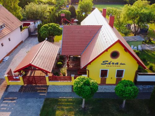 Sára-Lux Apartman - image 11