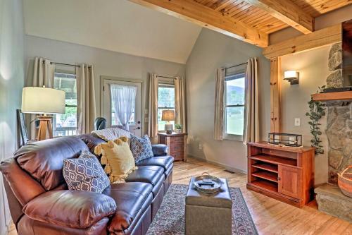 Cozy Maggie Valley Cottage with Deck and Mtn View - image 2