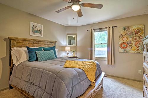 Cozy Maggie Valley Cottage with Deck and Mtn View - image 9