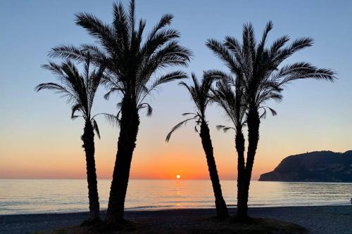 Beautiful House with splendid sea views, Calaiza Beach