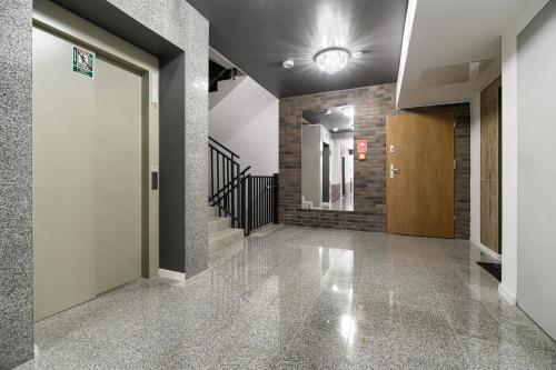 Deluxe Studio image 3