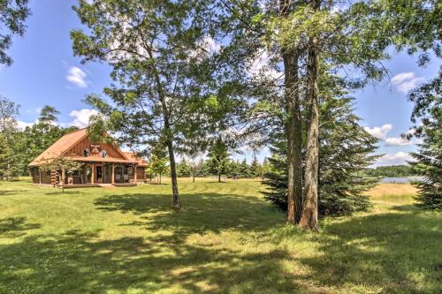 Cabin on Private Island Less Than 6 Mi to Sand Valley Golf in Marshfield