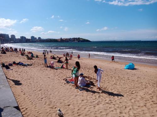 Apartamento de 3 habitaciones a 50 metros playa Gijon