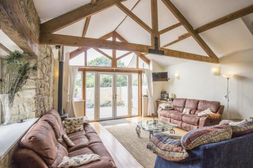 Stunning Barn Conversion next to Horse Field sleeps 10