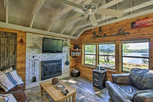 Waterfront Getaway with Beach Paddle Boat Fire Pit - image 3