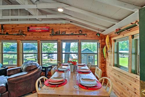 Waterfront Getaway with Beach Paddle Boat Fire Pit - image 10