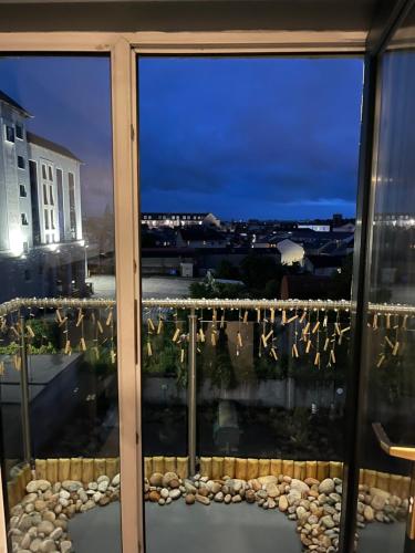 Peg House - Luxury 2 bedroom AP in the heart of Eyre Square