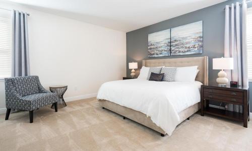 Chic 6 Bdrm Retreat with Private Pool in Encore - image 11