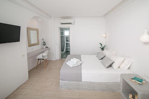 Sensia Luxury Studio with Hot tub, Santorini