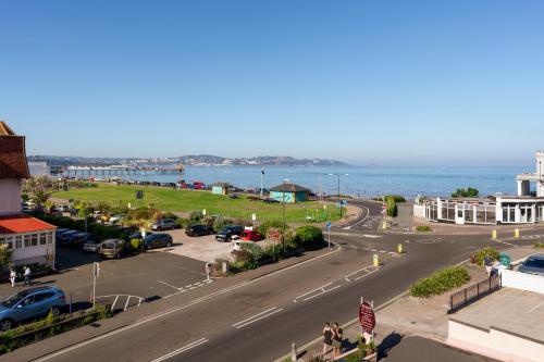 Torland Seafront Hotel - all rooms en-suite, free parking, wifi