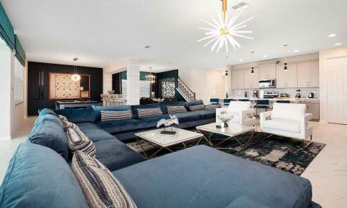 Fabulous 8 Bdrm Residence with Children's Themed Bedrooms in Solara - image 3